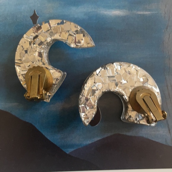 Vintage 3D Metallic Plexiglass Crescent Clip Earrings - Picture 3 of 5